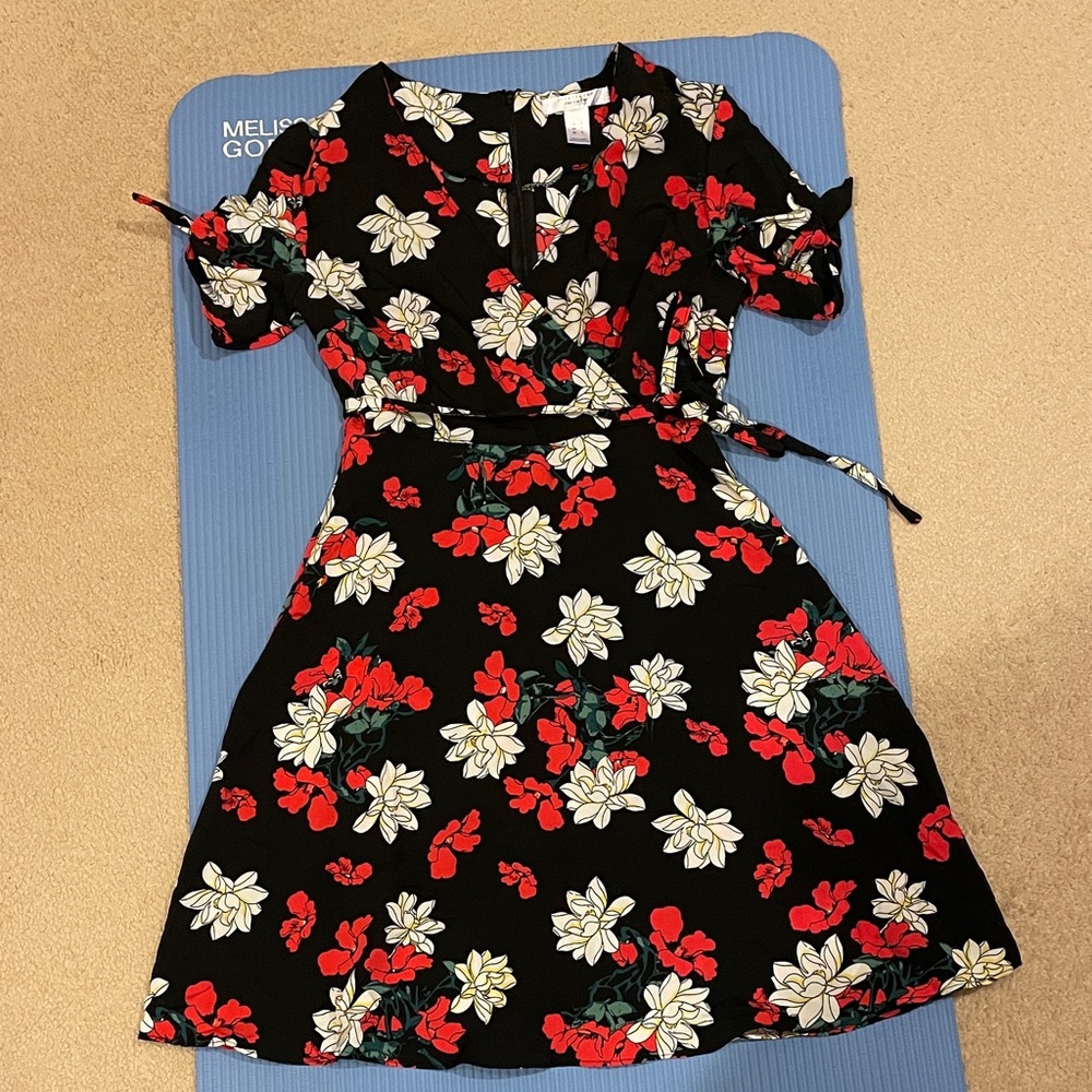 Streetwear Society Black and Red Floral Midi Dress